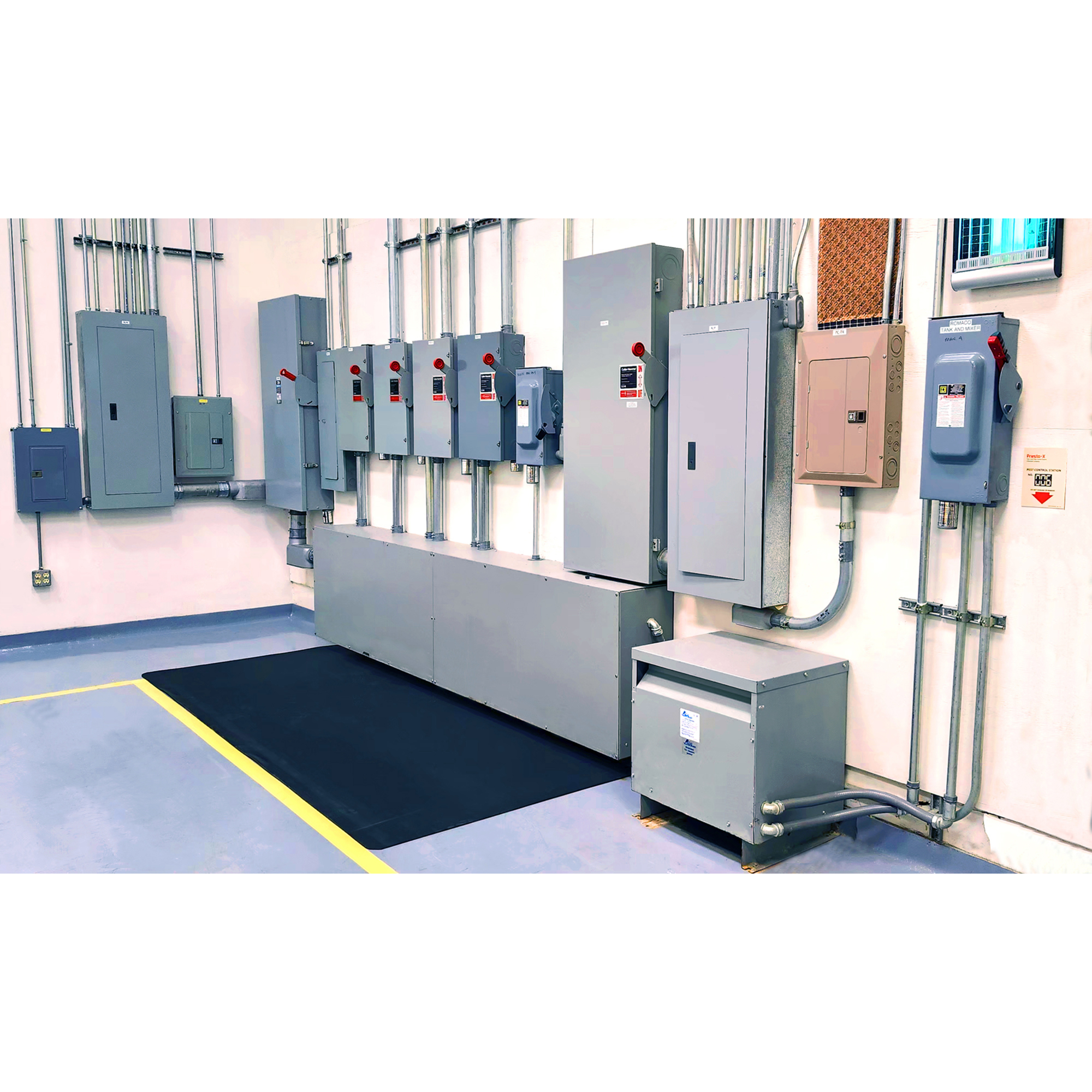 Rhino Mats Switchboard Mat — Class 2, 4ft. x 6ft. x 1/4in. Thick, Non-Conductive, Insulating, Corrugated Surface, Black, Model# SB448CX6